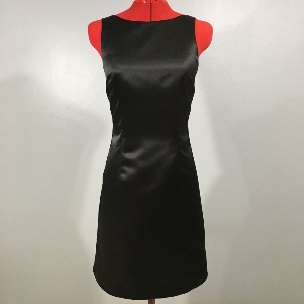 Simple and Elegant Little Black Dress 😍😍😍